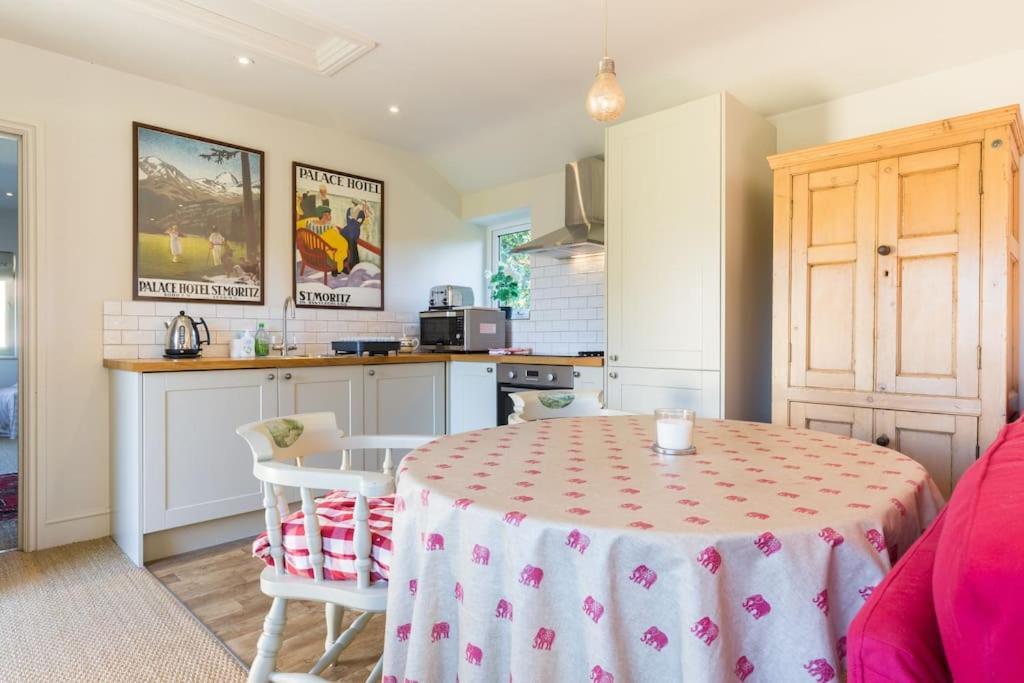 Charming Cottage Surrounded By Idyllic Garden In Peaceful Location In Central Charlbury Zewnętrze zdjęcie