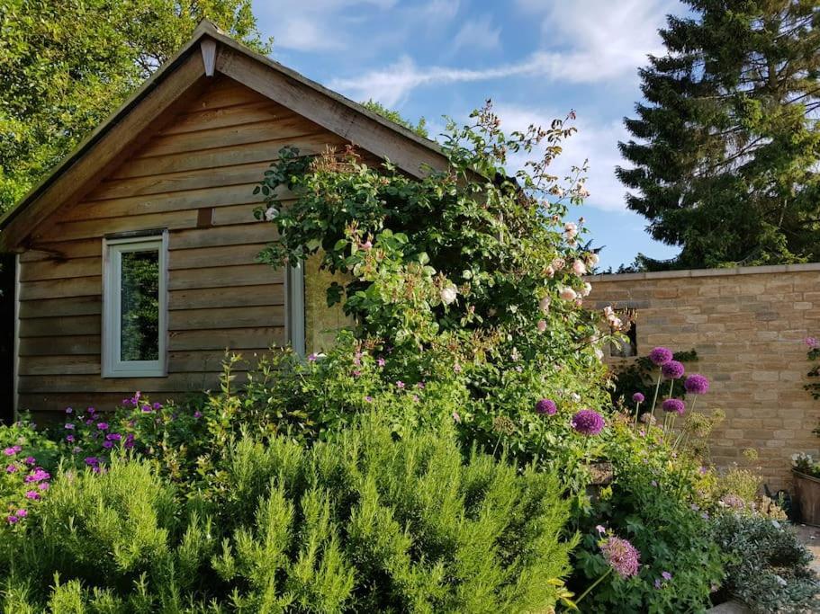 Charming Cottage Surrounded By Idyllic Garden In Peaceful Location In Central Charlbury Zewnętrze zdjęcie